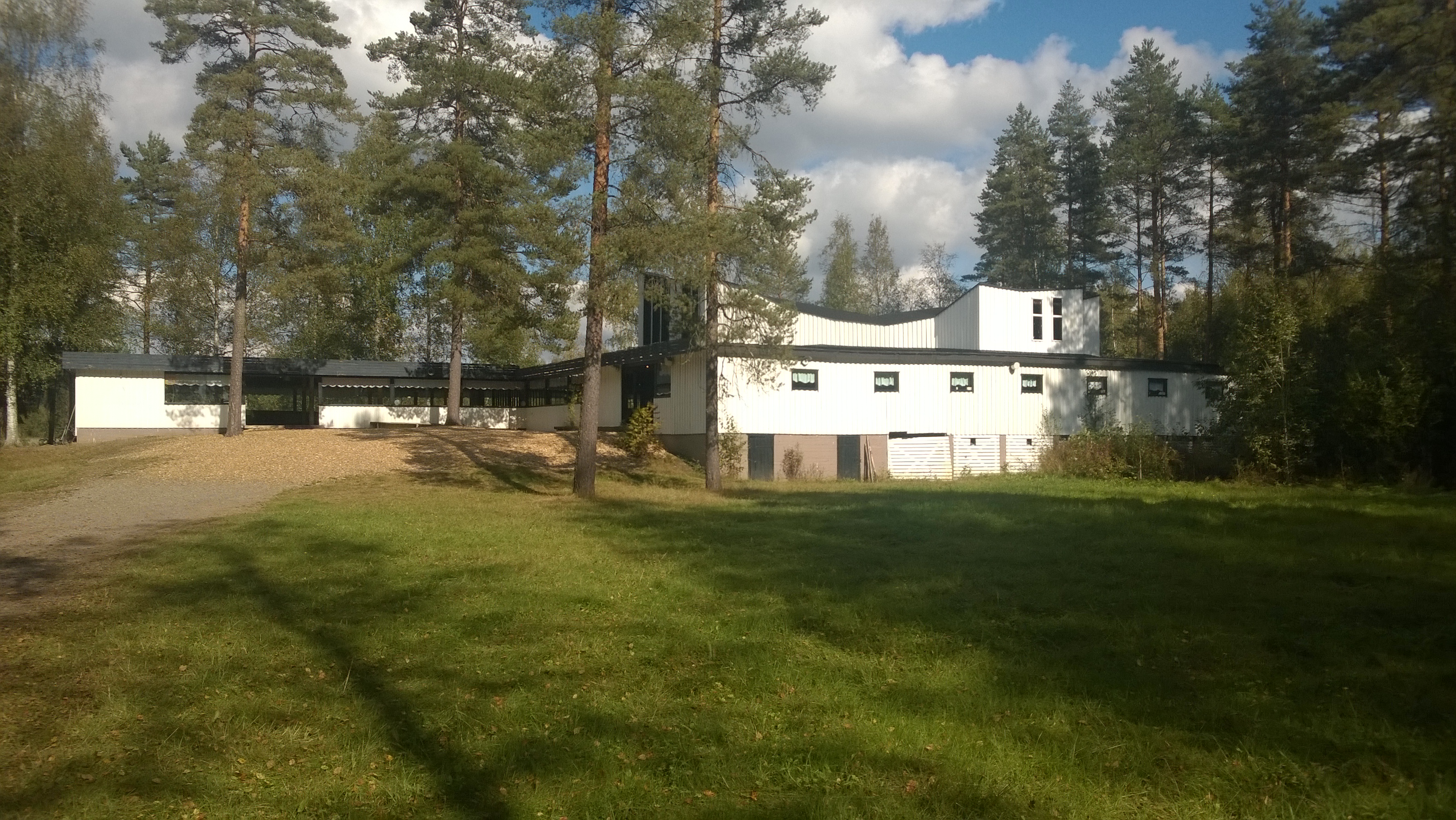 Vuonna 1965 valmistuessaan legendaarinen Sotkalinna oli Etel&auml;-Suomen suurin ja kaunein tanssilava.